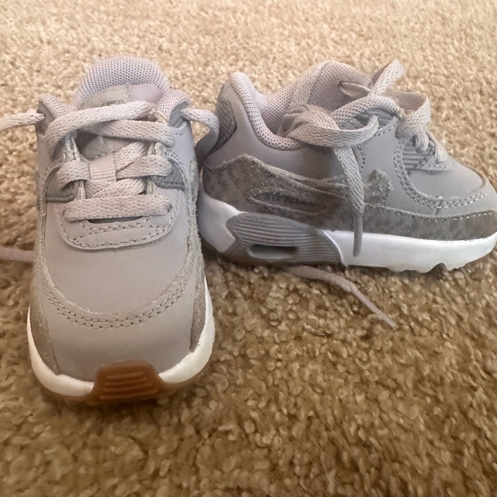 Gray Baby Girl size 4 Nike airmax 90. Good condition